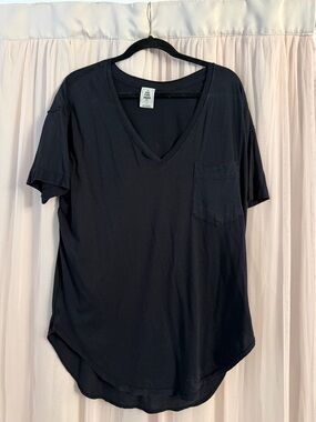 Free People Black V-Neck Short Sleeve Tee